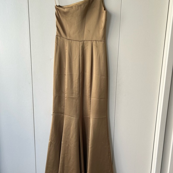 Selling Amsale Kaia dress in gold. Hemmed to work for 5’6” with a 2 in heel - Picture 4 of 4
